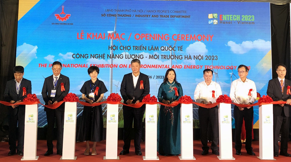 Cắt băng khai mạc Hội chợ quốc tế công nghệ năng lượng – môi trường Hà Nội năm 2023 (ENTECH HANOI 2023)